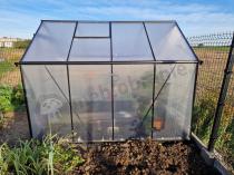 Aranżacja: Szklarnia poliwęglanowo aluminiowa 2x2,5 z czarną ramą - 250x190cm