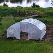 Aranżacja: Tunel foliowy 4x6 z metalowym stelażem i drzwiami – biały