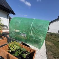 Aranżacja: Tunel foliowy metalowy 2x3m z metalowymi drzwiami – zielony