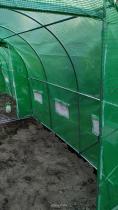 Aranżacja: Tunel foliowy metalowy 2x3m z metalowymi drzwiami – zielony