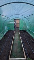 Aranżacja: Tunel foliowy metalowy 3x4,5m z metalowymi drzwiami – zielony