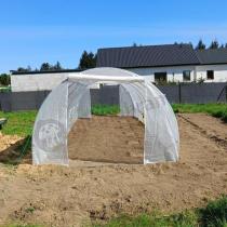 Aranżacja: Tunel foliowy metalowy 3x9m z podwójnymi drzwiami – biały