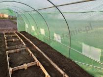 Aranżacja: Tunel foliowy metalowy 7,5x3m z podwójnymi drzwiami – zielony