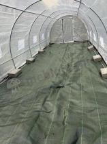 Aranżacja: Tunel foliowy z drzwiami na zawiasach, metalowy stelaż 3x9m – biały