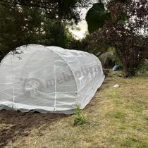 Aranżacja: Tunel foliowy z drzwiami na zawiasach, metalowy stelaż 3x9m – biały