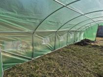 Aranżacja: Tunel foliowy z metalowym stelażem 4x9m z podwójnymi drzwiami – zielony