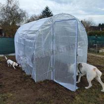 Aranżacja: Tunel foliowy z metalowym stelażem i drzwiami 2x3m – biały