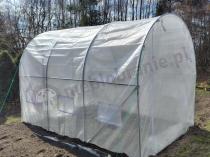 Aranżacja: Tunel foliowy z metalowym stelażem i drzwiami 2x3m – biały