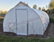 Aranżacja: Tunel foliowy z metalowym stelażem i drzwiami 3x6m – biały