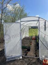 Aranżacja: Tunel foliowy z metalowym stelażem i drzwiami 3x6m – biały