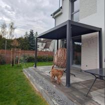 Aranżacja: Wąska pergola na taras 2x4 Nefir 2.0 Antracyt z obrotowymi lamelami, Gartwerk