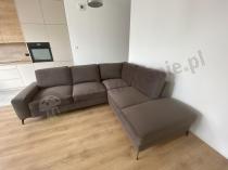Aranżacja: Welurowy narożnik z funkcją spania Flavio Slim brązowy 255x214cm prawy