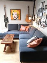 Aranżacja: Welurowy narożnik z funkcją spania Flavio Slim ciemnoszary 255x214cm lewy