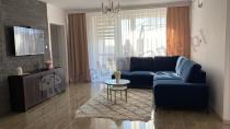 Aranżacja: Welurowy narożnik z funkcją spania Flavio Slim granatowy 255x214cm lewy