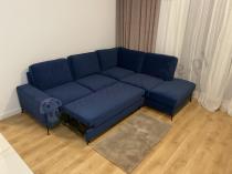 Aranżacja: Welurowy narożnik z funkcją spania Flavio Slim granatowy 255x214cm prawy