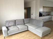 Aranżacja: Welurowy narożnik z funkcją spania Flavio Slim jasnoszary 255x214cm prawy