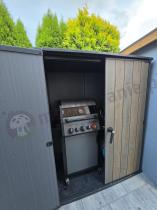 Aranżacja: Wysoka szafa ogrodowa z dwiema półkami Keter Deco Vertical Shed 1400 L Walnut