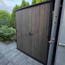 Aranżacja: Wysoka szafa ogrodowa z dwiema półkami Keter Deco Vertical Shed 1400 L Walnut