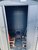 Aranżacja: Wzmacniany domek narzędziowy metalowy Dettel Plus 180x120x205cm - drzwi na zawiasach - Antracite A16