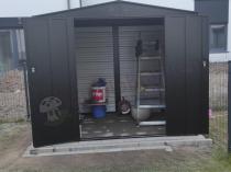 Aranżacja: Wzmacniany domek narzędziowy metalowy Dettel Plus 240x180x205cm - drzwi na zawiasach - Wooden