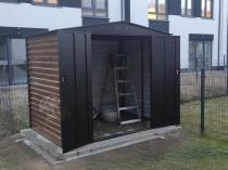 Aranżacja: Wzmacniany domek narzędziowy metalowy Dettel Plus 240x180x205cm - drzwi na zawiasach - Wooden