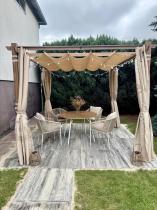 Aranżacja: Zadaszenie na taras z zasłonami 3x3m Pergola Kirn - Cream Wood