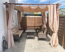 Aranżacja: Zadaszenie na taras z zasłonami 3x3m Pergola Kirn 2.0 - Cream Wood