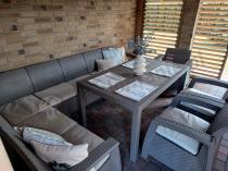 Aranżacja: Zestaw dla 10 osób z narożnikiem, stołem obiadowym i trzema fotelami Rellme VII - cappuccino