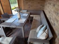 Aranżacja: Zestaw dla 10 osób z narożnikiem, stołem obiadowym i trzema fotelami Rellme VII - cappuccino