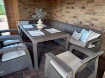 Aranżacja: Zestaw dla 10 osób z narożnikiem, stołem obiadowym i trzema fotelami Rellme VII - cappuccino