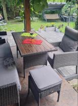 Aranżacja: Zestaw mebli ogrodowych z wysokimi oparciami, stołem polywood, sofą 175cm Lirata Dining Antracytowy