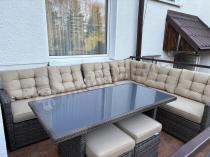 Aranżacja: Zestaw technorattanowy na taras narożnik z poduszkami z pikowaniem + pufy i stół Cofete Brown