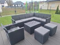 Aranżacja: Zestaw z narożnikiem 172 x 222 cm, fotelem, dwiema pufami i stolikiem skrzynią