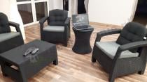 Barek ogrodowy Pacific i meble Corfu w salonie