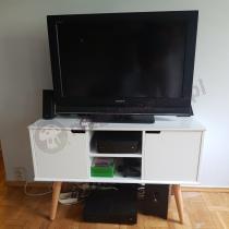 Biała komoda pod telewizor w stylu skandynawskim
