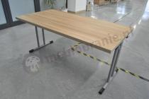 Drewniany stół na konferencje 160x80 cm na korytarzu naszego klienta
