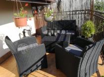 Elegancki komplet na taras Corona Box ze stolikiem - skrzynią