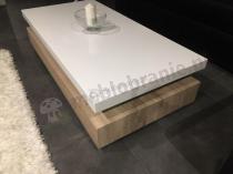Elegancki stolik z białym blatem styl skandynawski 