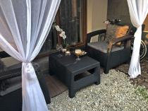 Elegancki zestaw balkonowy Corfu Weekend na niewielkim tarasie