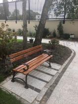 Ławka parkowa drewniana 150 cm na żeliwnym stelażu