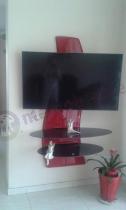Nowoczesny panel na telewizor w kolorze czerwonym