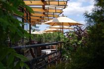 Parasole na taras Havanna Junior 240 piaskowe w restauracji