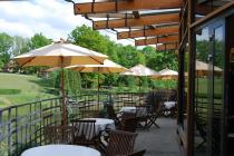 Parasole restauracyjne Havanna Junior 240 piaskowe na tarasie