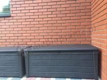 Skrzynie ogrodowe z siedziskiem Keter Brightwood Box 455L na dworze