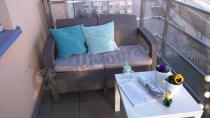 Sofa ogrodowa Corfu II Allibert cappuccino w ciekawej aranżacji