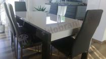 Stół do jadalni z 6 krzesłami idealnie dopasowanymi do aranżacji