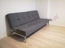 Szara rozkładana sofa do salonu z pikowaniem