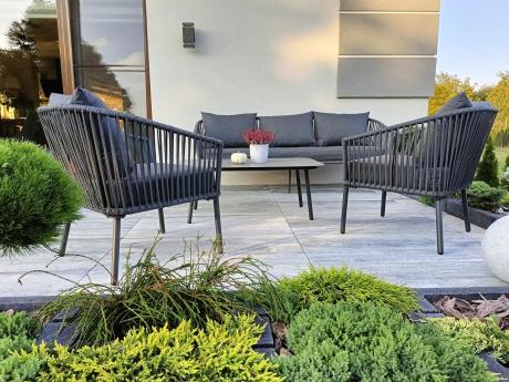 Antracytowe nowoczesne meble ogrodowe metalowe rope style z sofą, fotelami i stolikiem kawowym Kostto Cafe