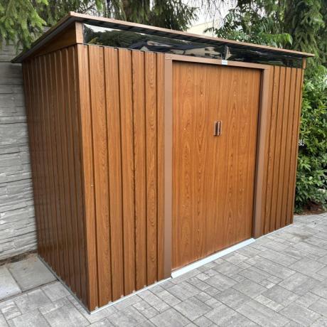 Brązowa szopa narzędziowa metalowa Kaggen 261x121cm - Wood