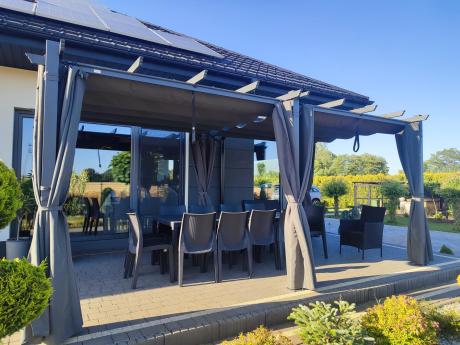 Grafitowa pergola ogrodowa z zasłonami 3x5,5 stelaż aluminiowy Kirn 2.0